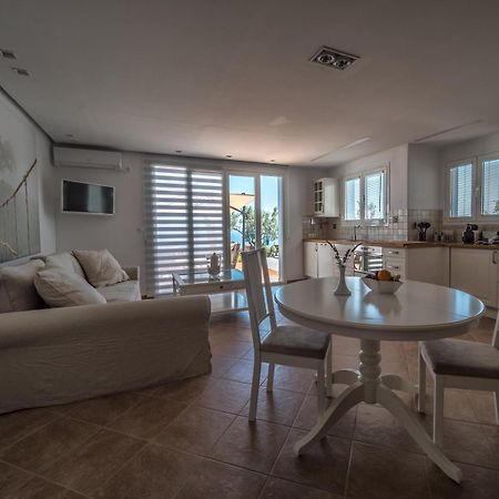 The Infinity 180 Luxury Suites Milia Exteriör bild