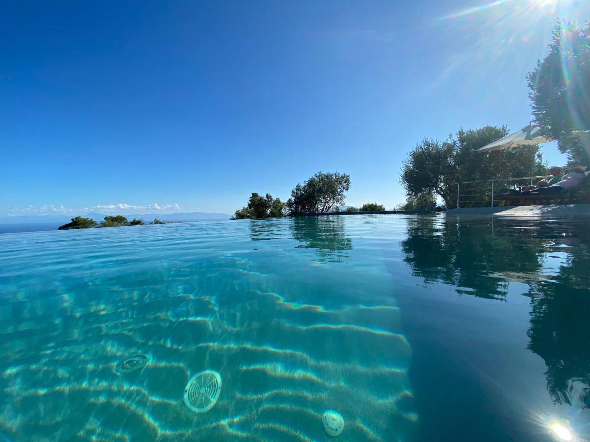 The Infinity 180 Luxury Suites Milia Exteriör bild