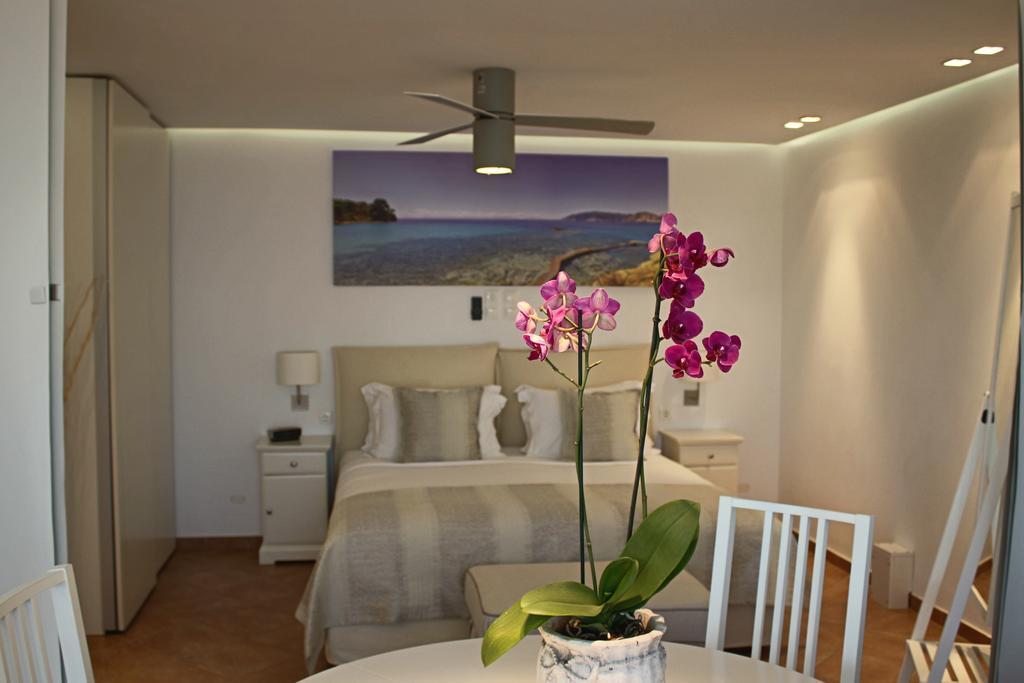 The Infinity 180 Luxury Suites Milia Exteriör bild