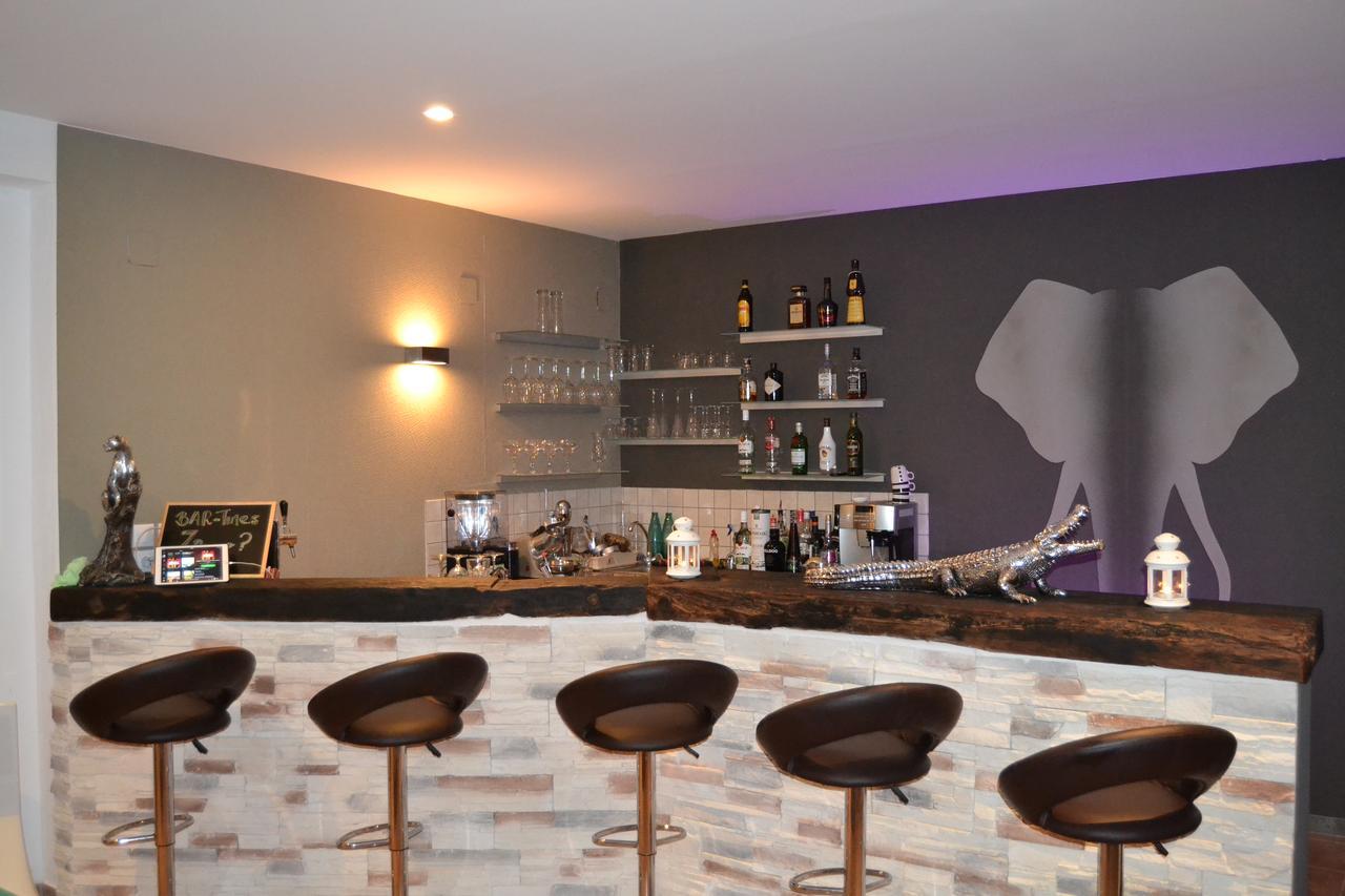 The Infinity 180 Luxury Suites Milia Exteriör bild